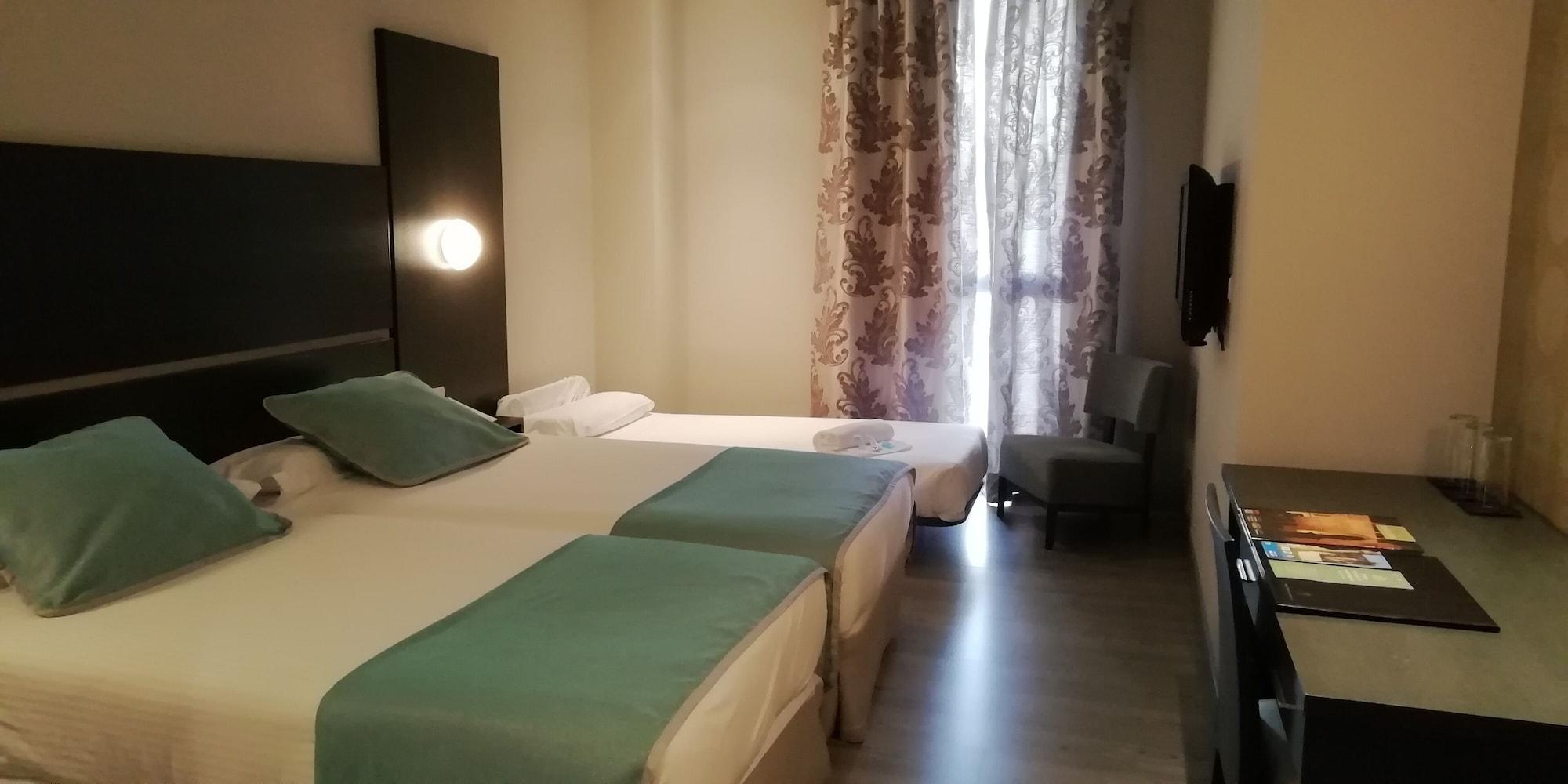 Hotel Ciudad De Ponferrada, Ascend Hotel Collection Extérieur photo