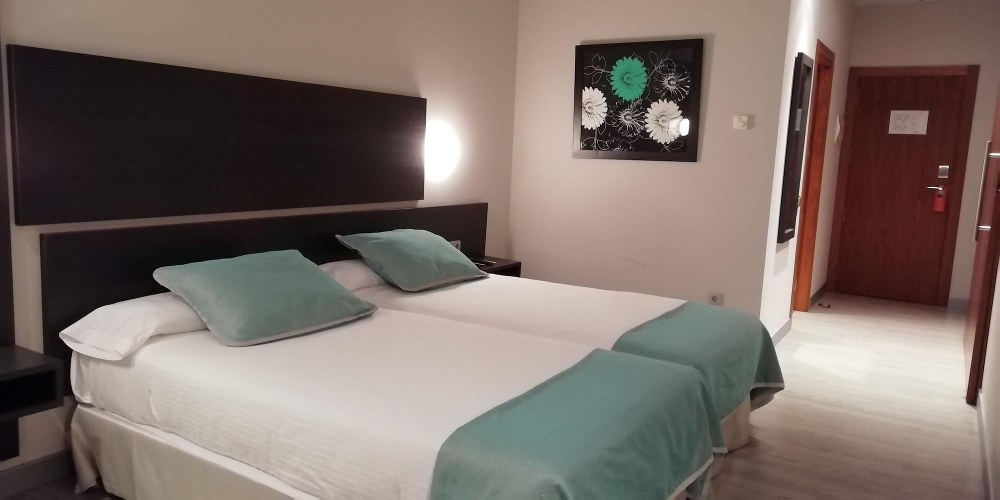 Hotel Ciudad De Ponferrada, Ascend Hotel Collection Extérieur photo
