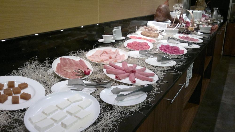 Hotel Ciudad De Ponferrada, Ascend Hotel Collection Extérieur photo