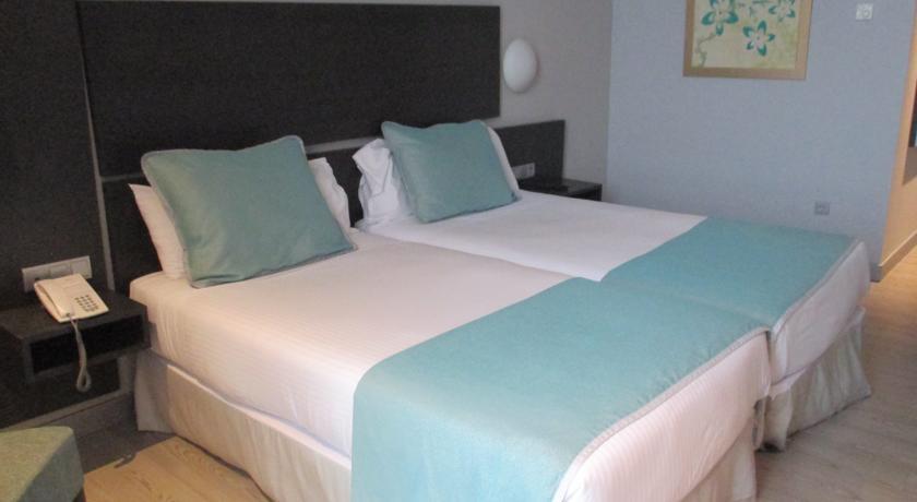 Hotel Ciudad De Ponferrada, Ascend Hotel Collection Extérieur photo