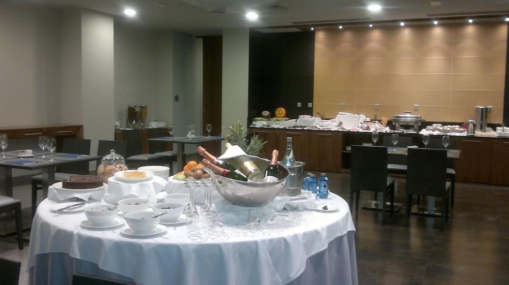 Hotel Ciudad De Ponferrada, Ascend Hotel Collection Extérieur photo