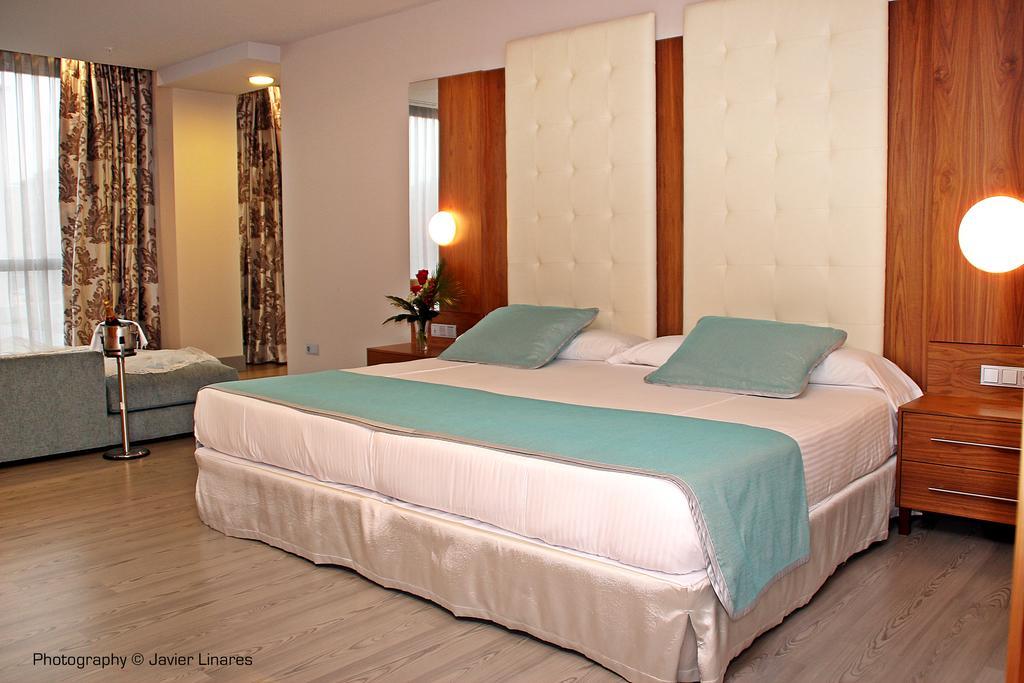 Hotel Ciudad De Ponferrada, Ascend Hotel Collection Chambre photo
