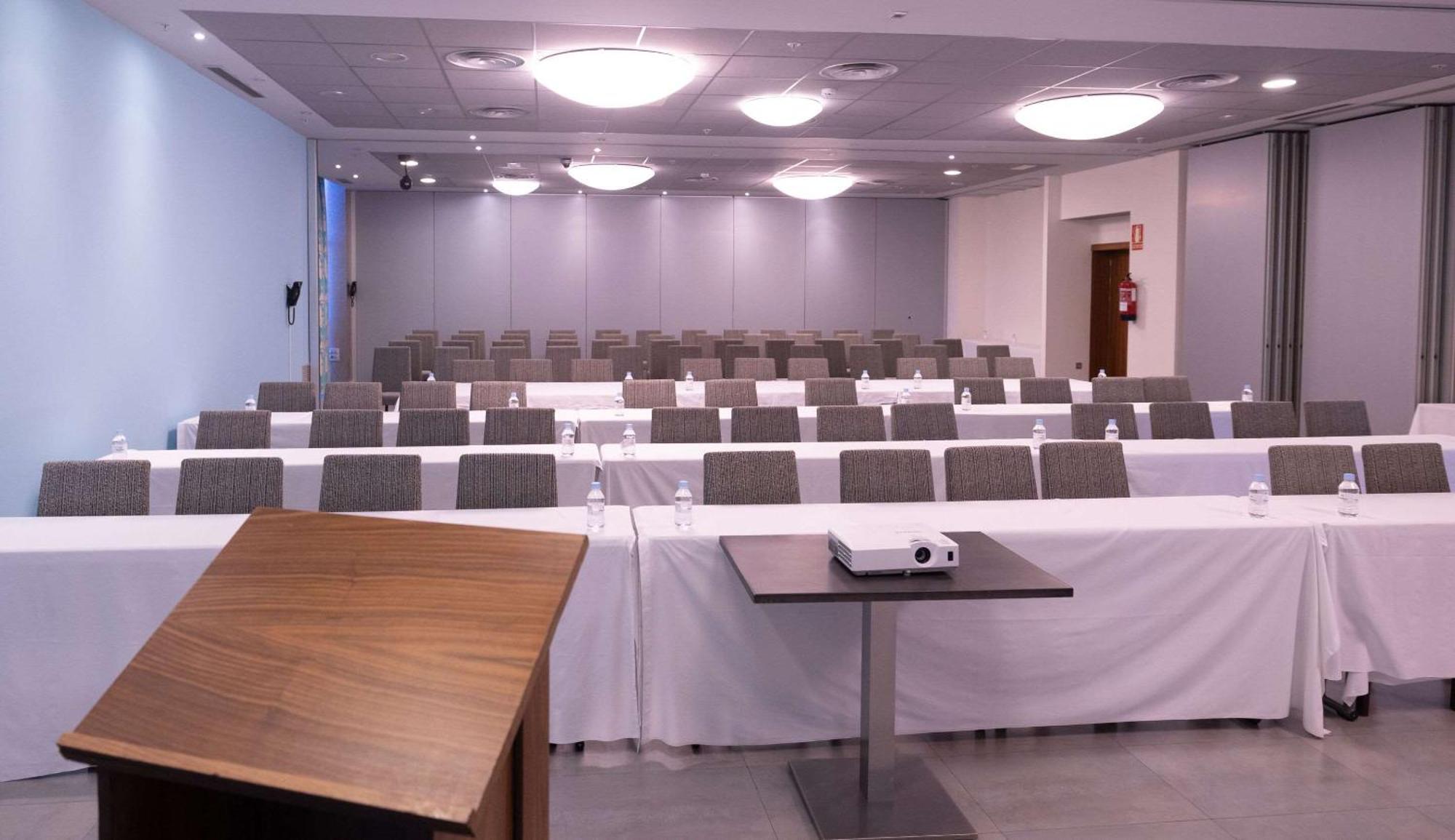 Hotel Ciudad De Ponferrada, Ascend Hotel Collection Extérieur photo