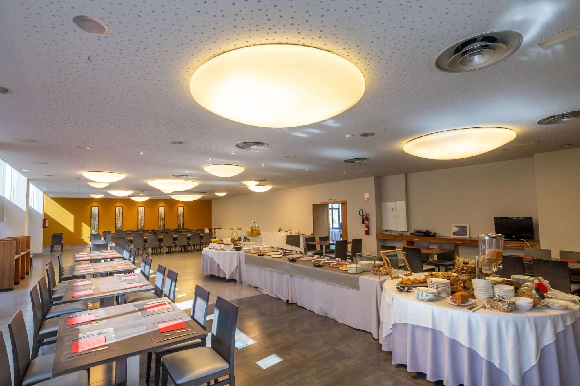 Hotel Ciudad De Ponferrada, Ascend Hotel Collection Extérieur photo