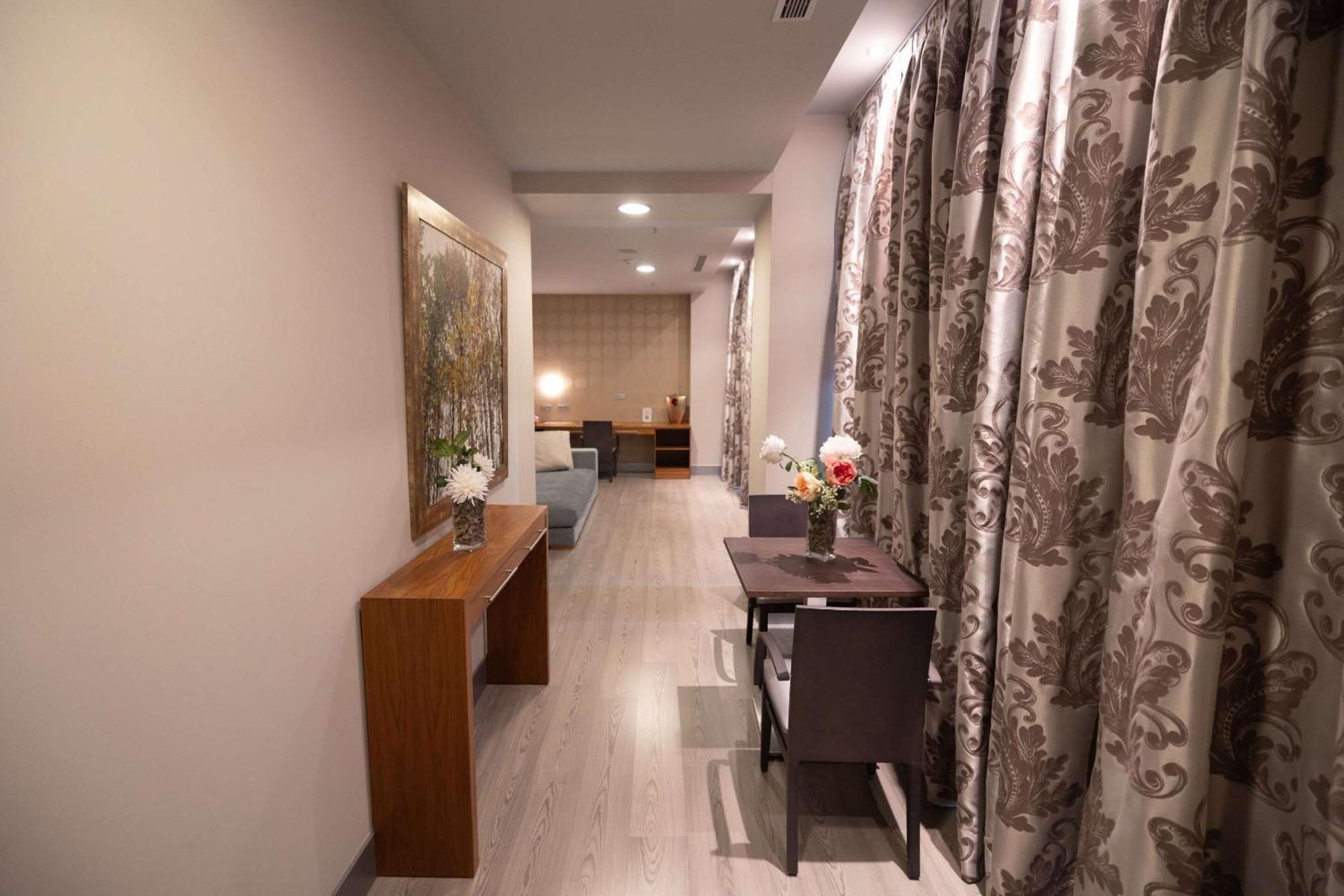 Hotel Ciudad De Ponferrada, Ascend Hotel Collection Extérieur photo