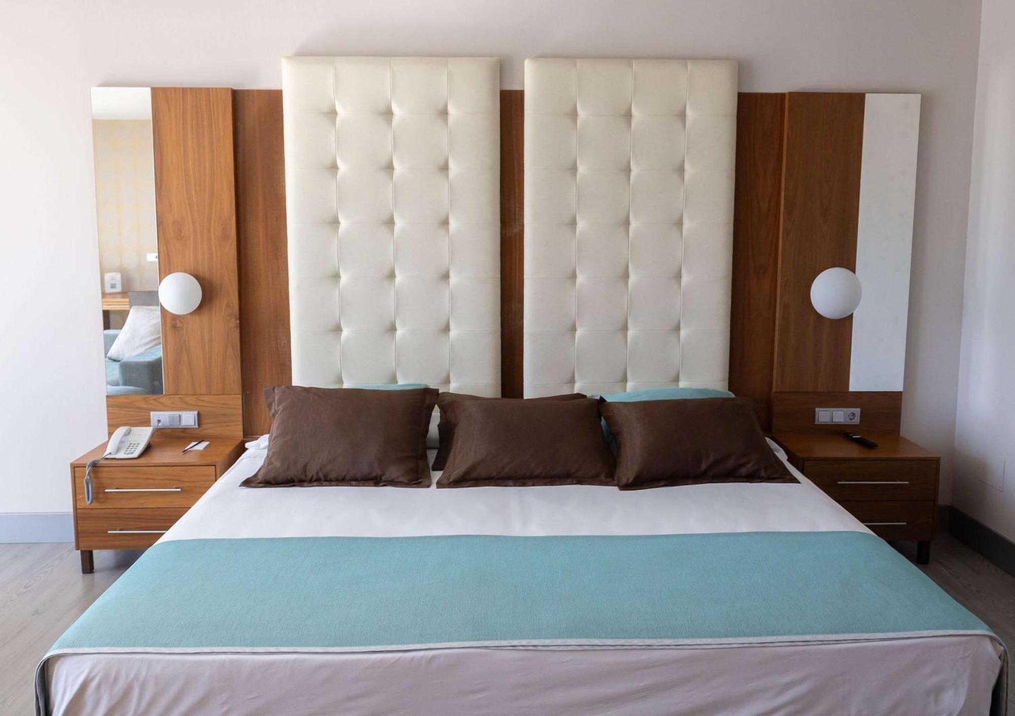 Hotel Ciudad De Ponferrada, Ascend Hotel Collection Extérieur photo