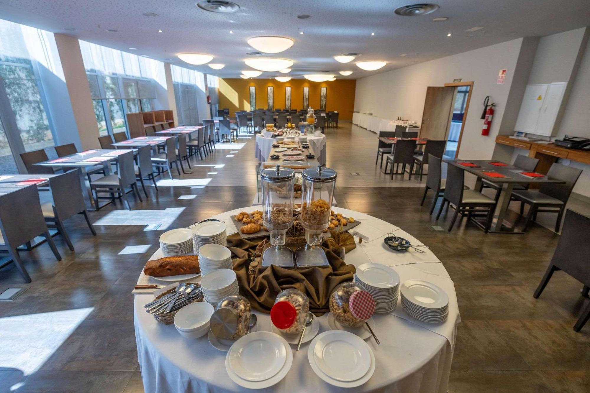 Hotel Ciudad De Ponferrada, Ascend Hotel Collection Extérieur photo