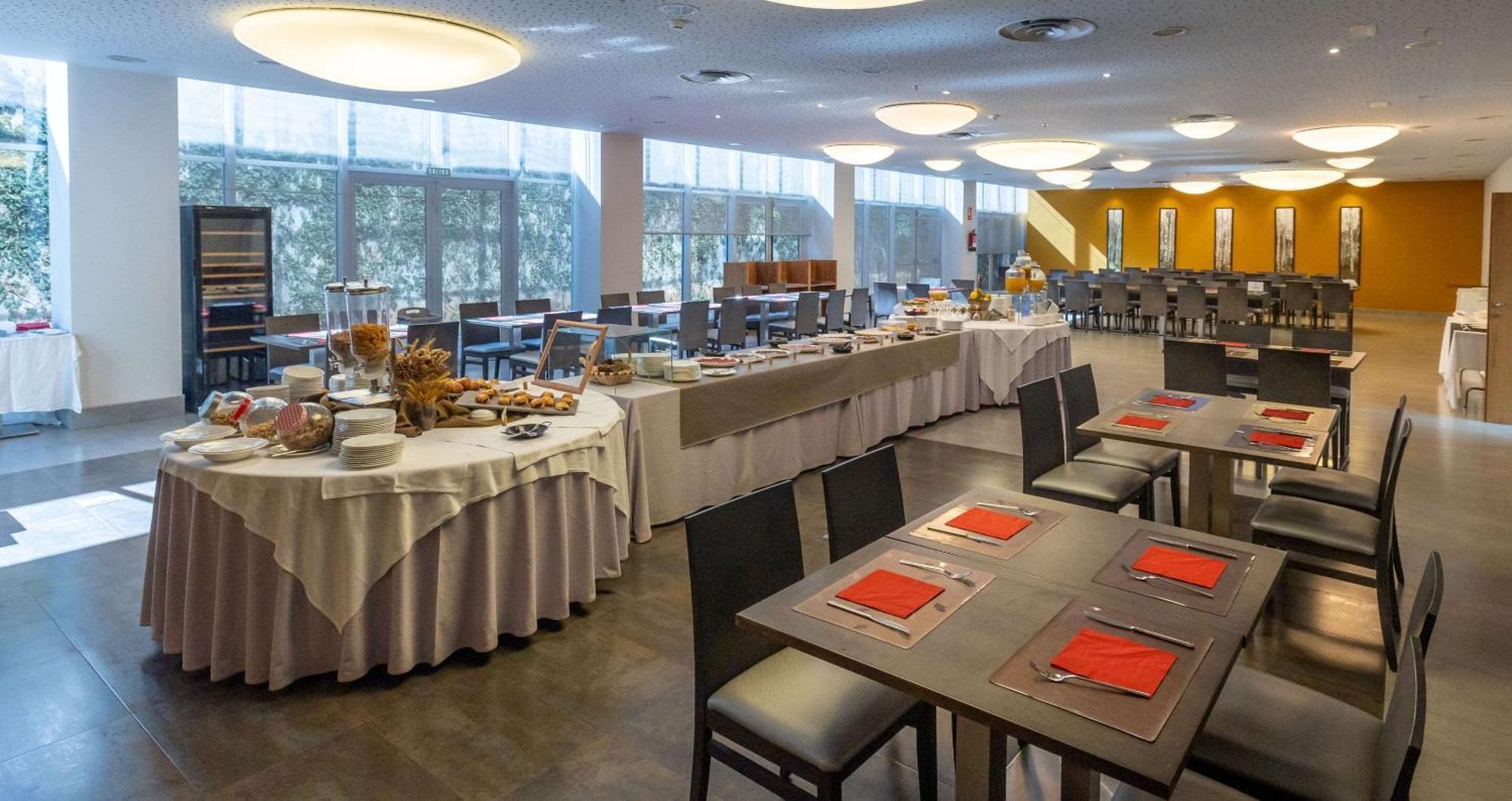 Hotel Ciudad De Ponferrada, Ascend Hotel Collection Extérieur photo