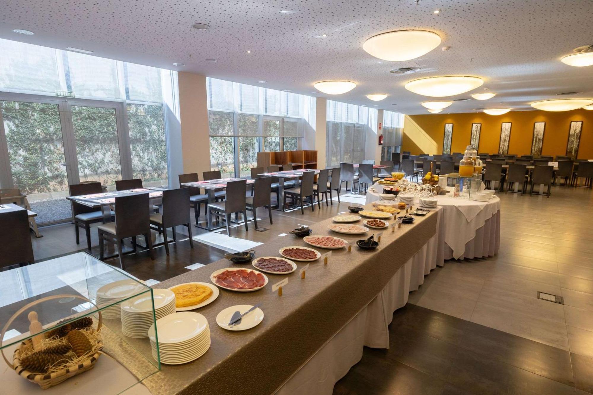Hotel Ciudad De Ponferrada, Ascend Hotel Collection Extérieur photo