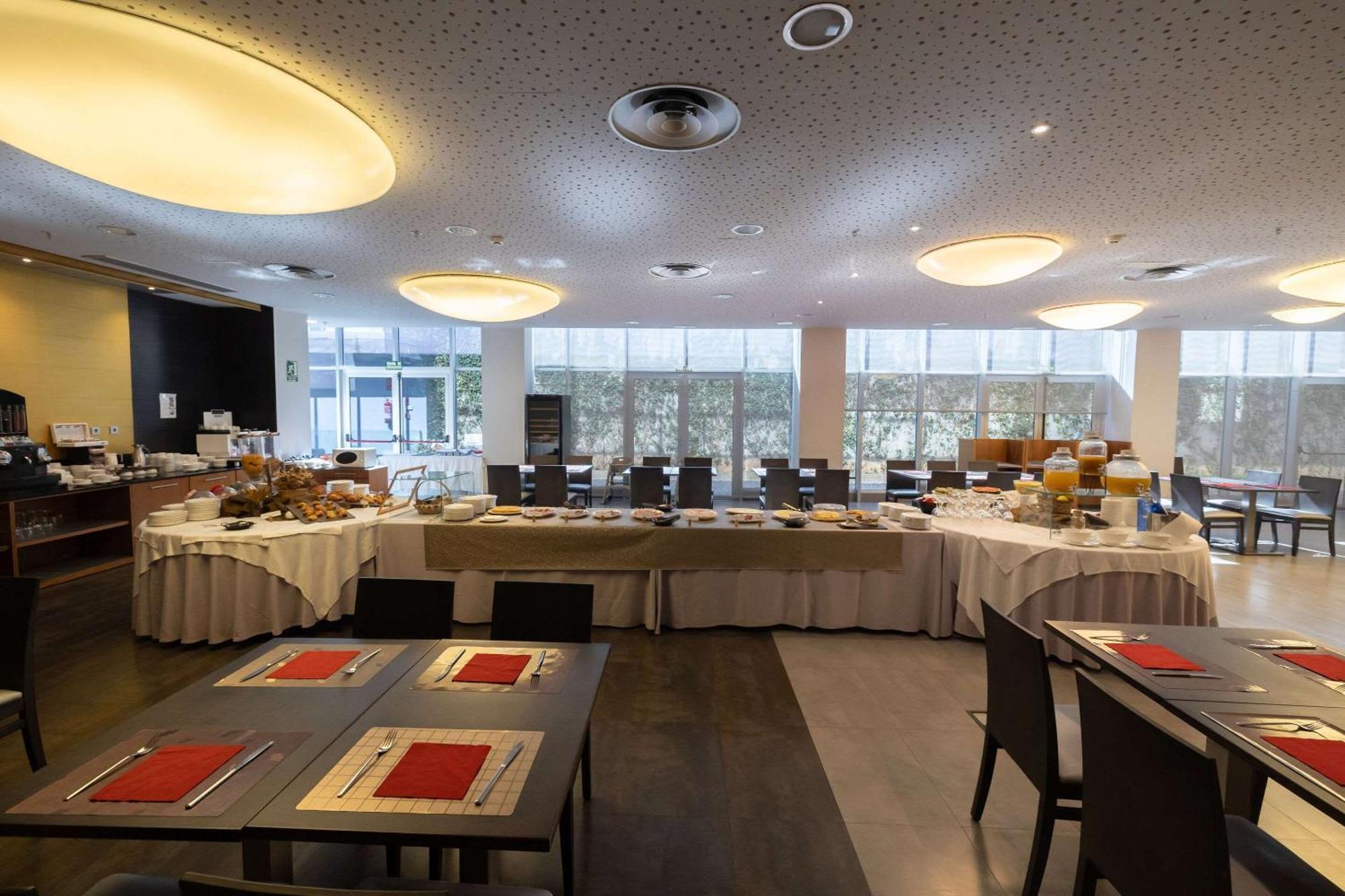 Hotel Ciudad De Ponferrada, Ascend Hotel Collection Extérieur photo