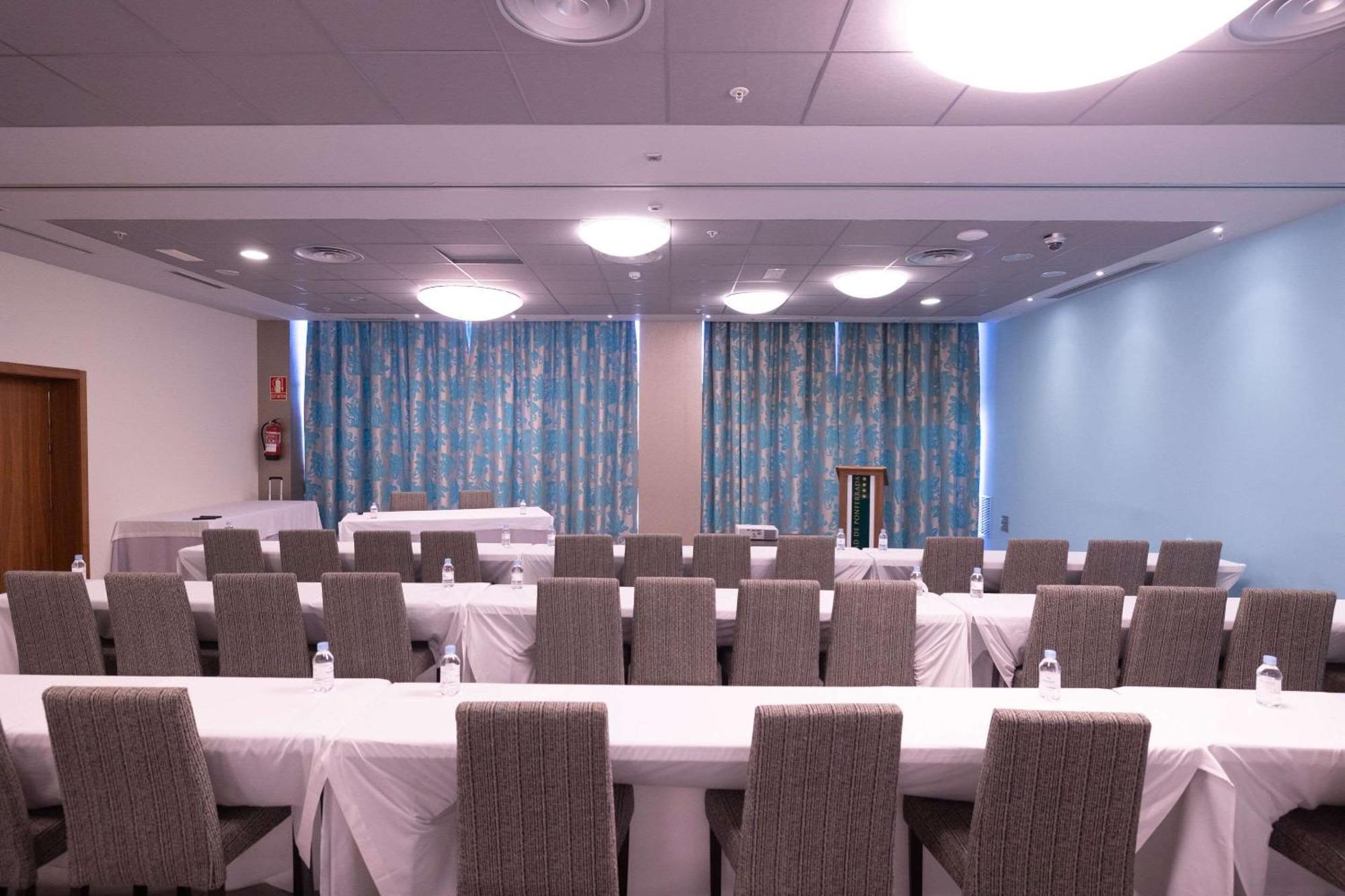 Hotel Ciudad De Ponferrada, Ascend Hotel Collection Extérieur photo